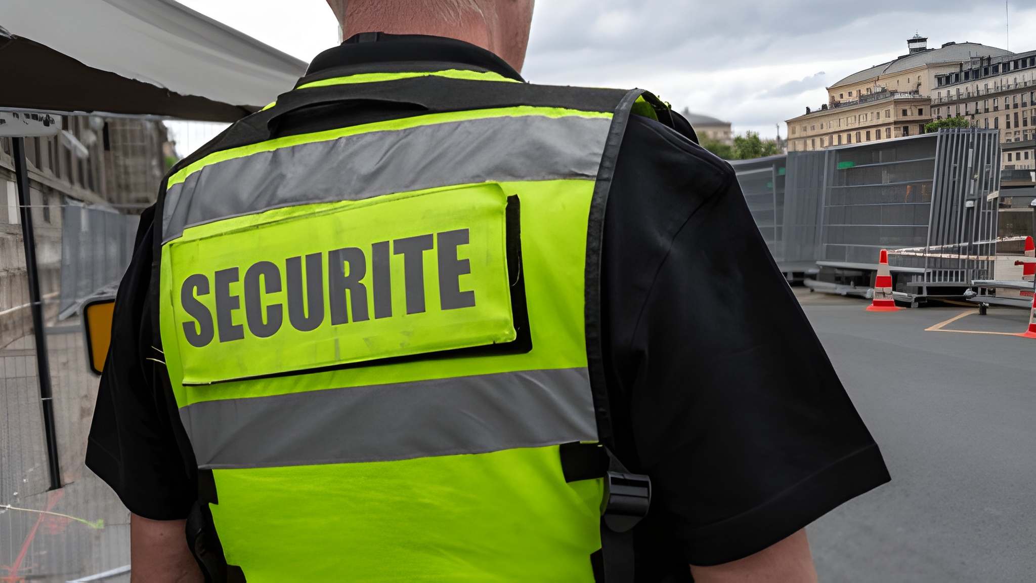 Agent de sécurité SSIG sur site industriel